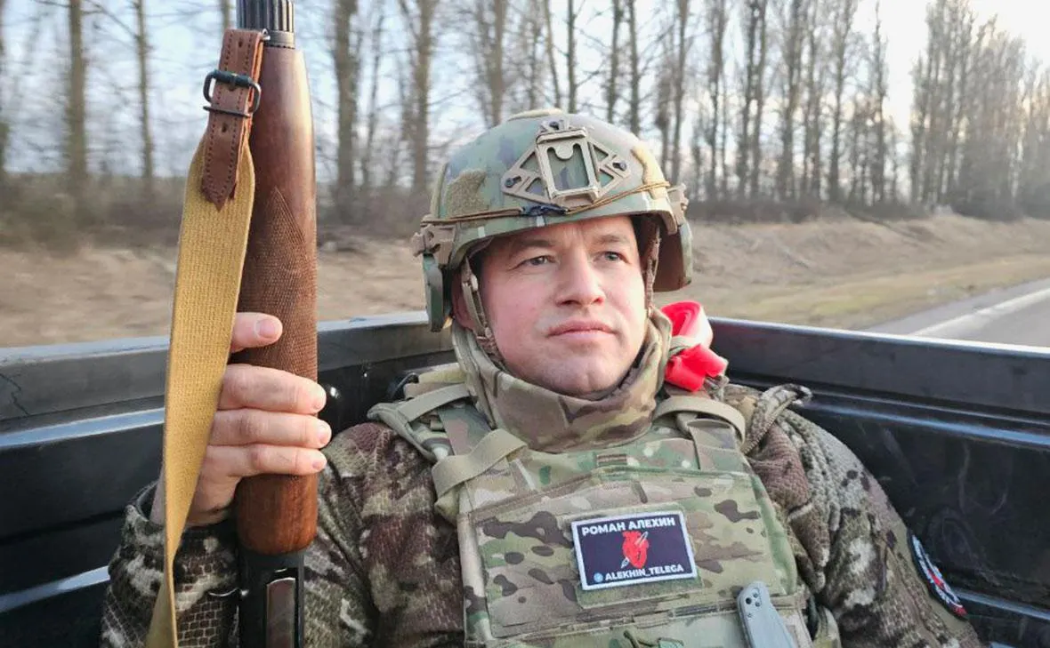Роман Алёхин утверждает, что дважды отправлял отчёты «иноагента» по почте, однако, по его словам, Минюст их не принимает, из‑за чего блогер ожидает штрафов и уголовного дела и говорит о попытках «выдавить его из страны».