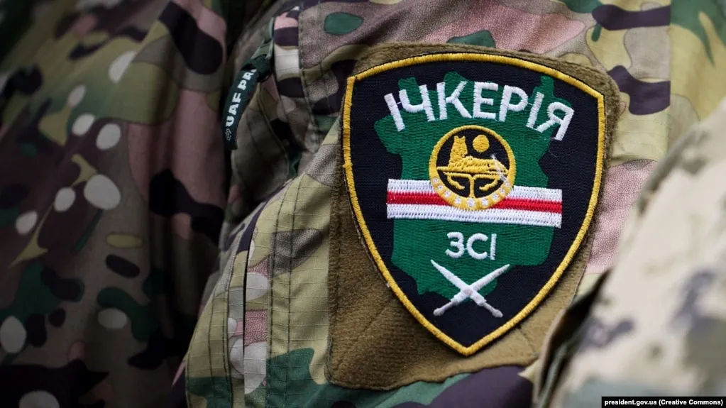 Росфинмониторинг внёс «Чеченскую Республику Ичкерия» и её подразделения в перечень террористов и экстремистов после решения суда в Грозном, а её фактического лидера Ахмеда Закаева в России обвиняют в создании террористического сообщества и участии в боевых действиях на стороне Украины.