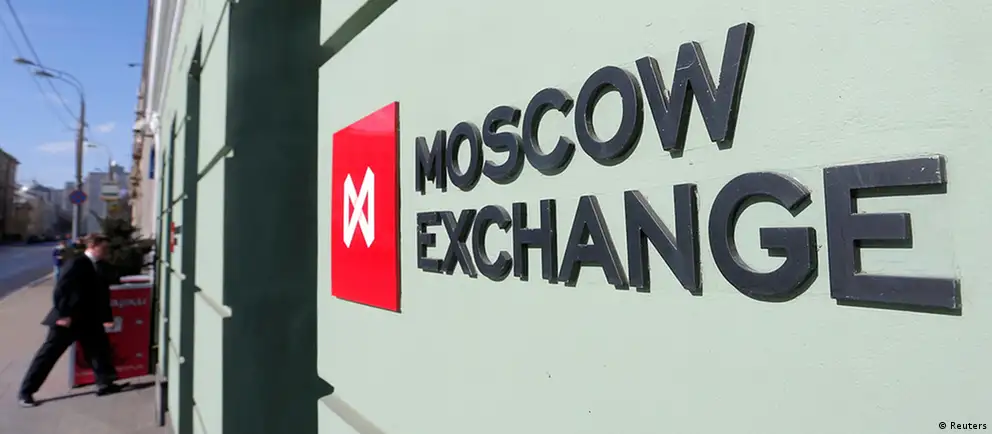 Басманный районный суд Москвы ввёл запрет на ряд действий для двух обвиняемых по делу о манипуляциях цен на фондовом рынке через Telegram‑каналы. Следствие связывает с группой доход свыше 28 млн рублей; расследование касается деятельности инвестиционной структуры и получило реакцию регуляторов.
