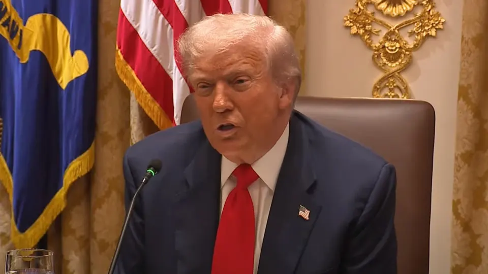Президент США заявил, что Тегеран сообщил о «коллапсе» и просит разблокировать Ормузский пролив — на фоне застоя переговоров о ядерной сделке и разногласий внутри иранского руководства.