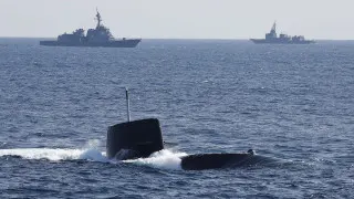 Правительство Японии кардинально смягчило правила экспорта вооружений, открыв путь продаже ракет, боевых кораблей, подлодок и самолетов за рубеж. Поставки в зоны боевых действий официально ограничены, однако в исключительных случаях возможны и поставки Украине.