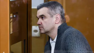 Никулинский суд Москвы приговорил предпринимателя Алексея Тайчера к 11 годам лишения свободы и штрафу 2 млн рублей по делу о хищении почти 1,2 млрд рублей у структур, связанных с РЖД.