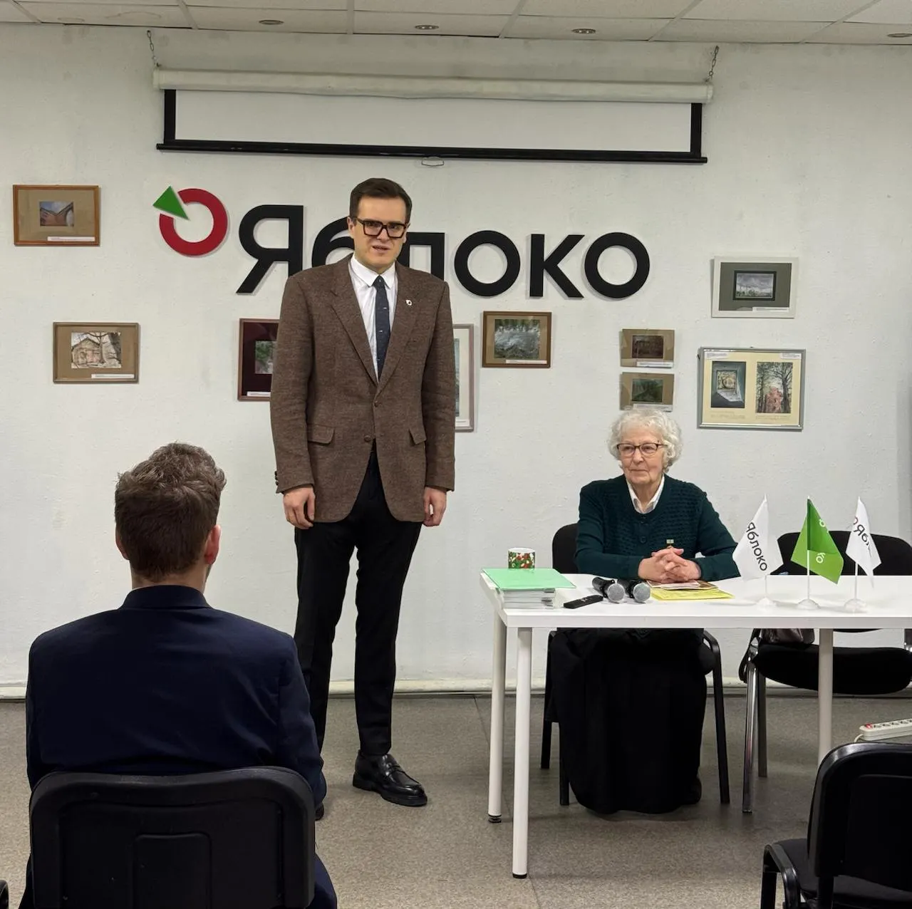 34-летний градозащитник и заместитель петербургского отделения «Яблока» станет представителем фракции в Законодательном собрании Петербурга. Он известен инициативами по сохранению парков и исторических зданий.
