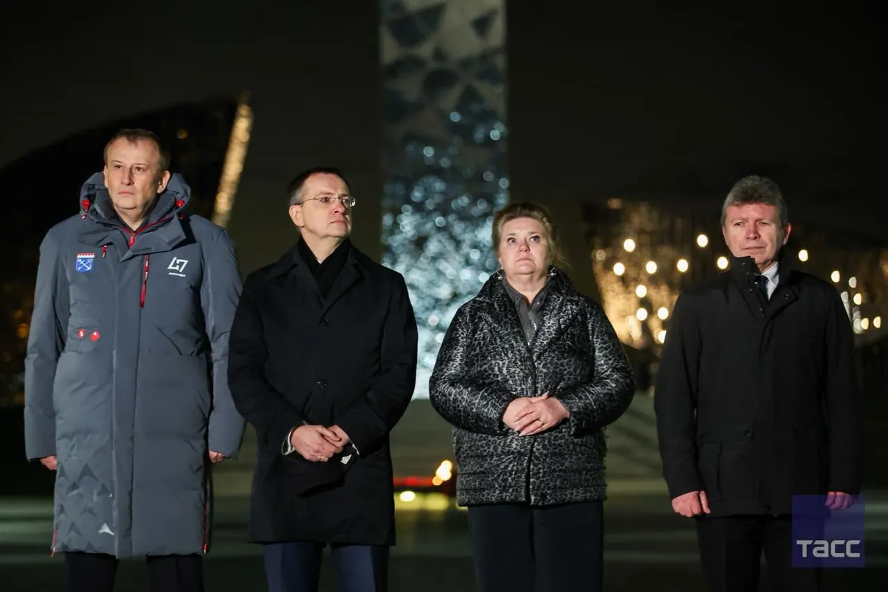 В Санкт‑Петербурге представители федеральных и региональных властей возложили цветы к мемориалу, посвящённому мирным жителям СССР — жертвам нацистского геноцида в годы Великой Отечественной войны. На этой неделе также сообщалось о начале занятий в детских садах и школах, посвящённых теме «геноцида советского народа».