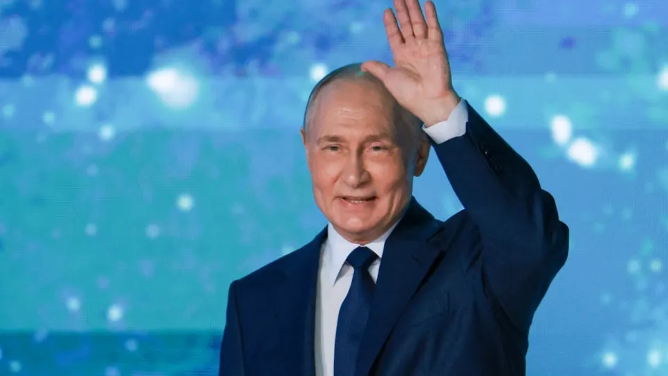Президент Владимир Путин заявил, что при ограничениях доступа к интернету должны бесперебойно работать госуслуги, платежные системы и запись к врачу, а граждан нужно заранее информировать об отключениях.