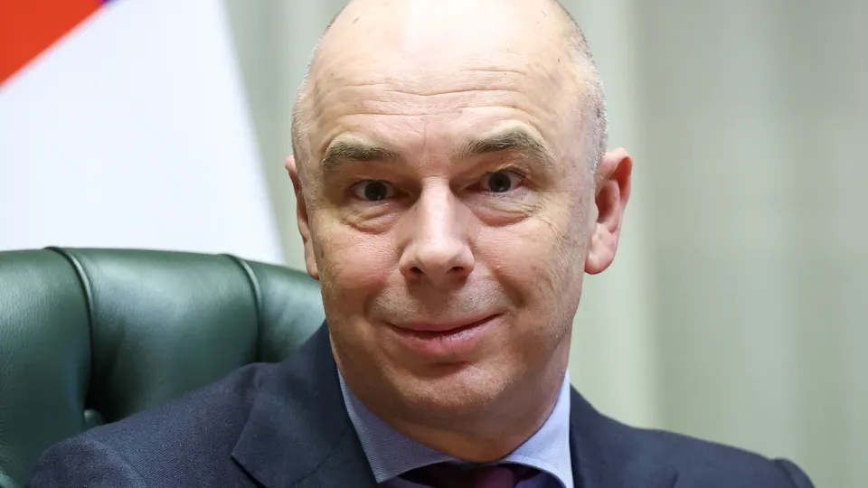 Министр финансов рекомендовал россиянам вложить накопления в банковские вклады или на финансовый рынок, отмечая, что наличные со временем обесцениваются и не участвуют в развитии экономики.