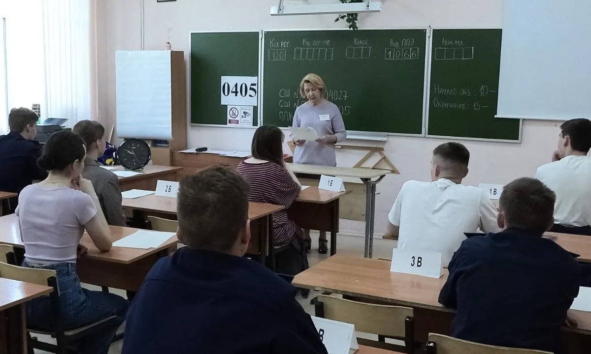 Ведомство рекомендовало, чтобы организаторы и охрана не прикасались к участникам экзаменов и их вещам; при срабатывании металлоискателя просят добровольно предъявить предмет.
