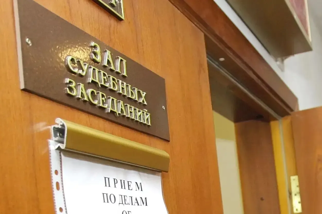 Верховный суд сообщает о 219 приговорах по статье о госизмене за прошлый год. Правозащитники считают, что официальная статистика занижена; в 2025 году отмечается резкий рост осуждений по «шпионским» статьям.
