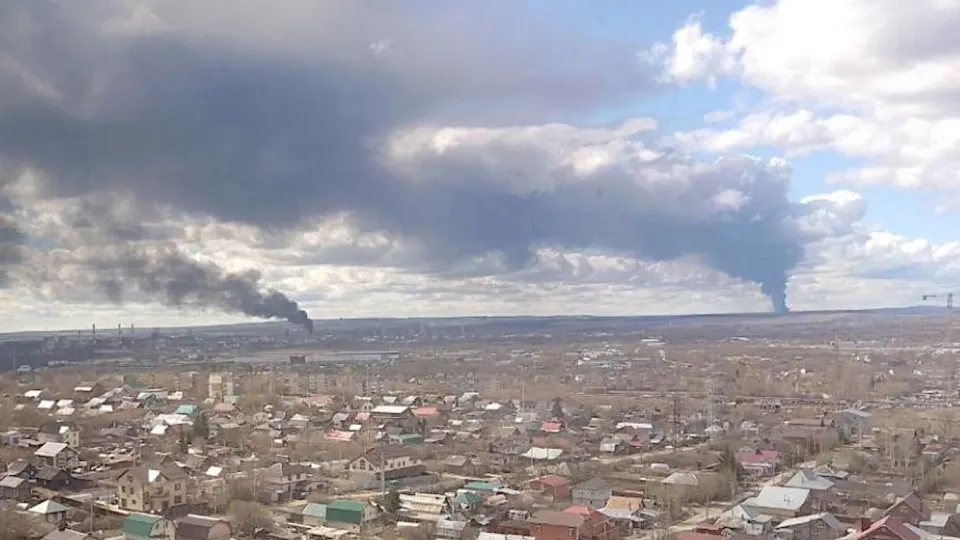 Удары беспилотников по НПЗ и портам привели к временной потере мощностей, уменьшению экспорта и пересмотру прогнозов роста — всё это учитывает ЦБ при оценке динамики экономики.