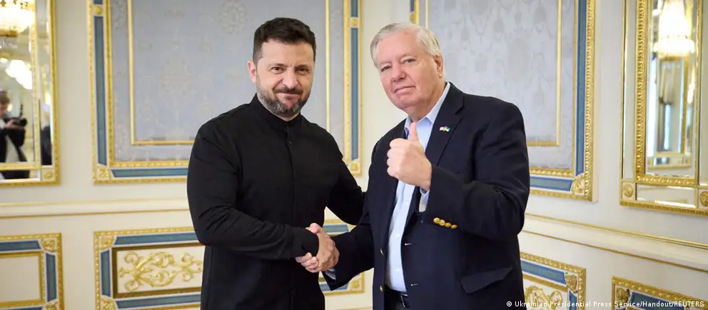 Верхняя палата Конгресса разрешила продолжить работу над инициативой о новых санкциях и пошлинах против России и Ирана. На процедурном голосовании присутствовал президент Украины Владимир Зеленский.