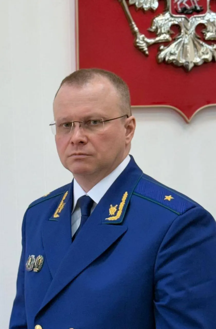 Президент назначил прокурором Мурманской области Новикова Бориса Анатольевича (1979 г.р.). Он работает в системе прокуратуры с 2001 года и занимал руководящие должности в ряде регионов.