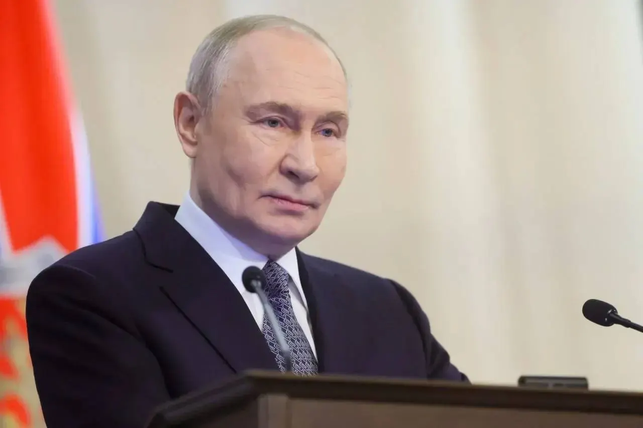Президент поздравил военнослужащих и ветеранов ВДВ, подчеркнув их мужество и вклад в обеспечение обороноспособности и безопасности страны.