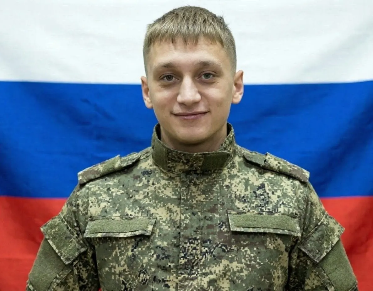 23‑летний студент из Бурятии заключил контракт в январе, прошёл обучение оператором дронов и через три месяца погиб на фронте; родственники говорят о массовой вербовке учащихся.