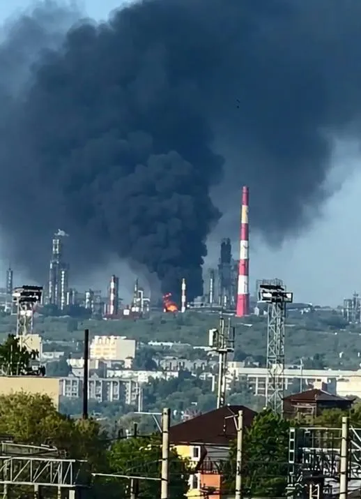 Беспилотники атаковали Сызрань и районы Белгородской области: два человека погибли, несколько получили ранения. Минобороны сообщает о перехвате 121 БПЛА.