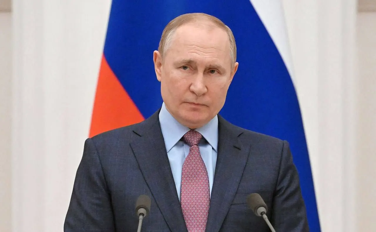 Президент предупредил, что ИИ уже начинает заменять сотрудников низшего звена, и этот процесс необратим.