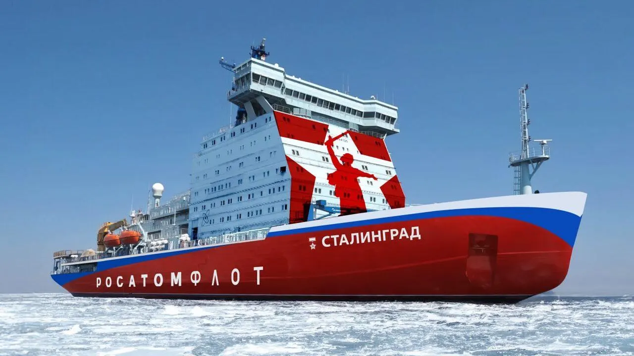 Рассматриваются два варианта внебюджетных поступлений — портовый сбор с экспортных грузов или надбавка до $2,75 с тонны на Северном морском пути в 2027–2035 годах. Меры призваны покрыть выросшие затраты на ледоколы «Ленинград» и «Сталинград», но вызывают недовольство у грузоотправителей.
