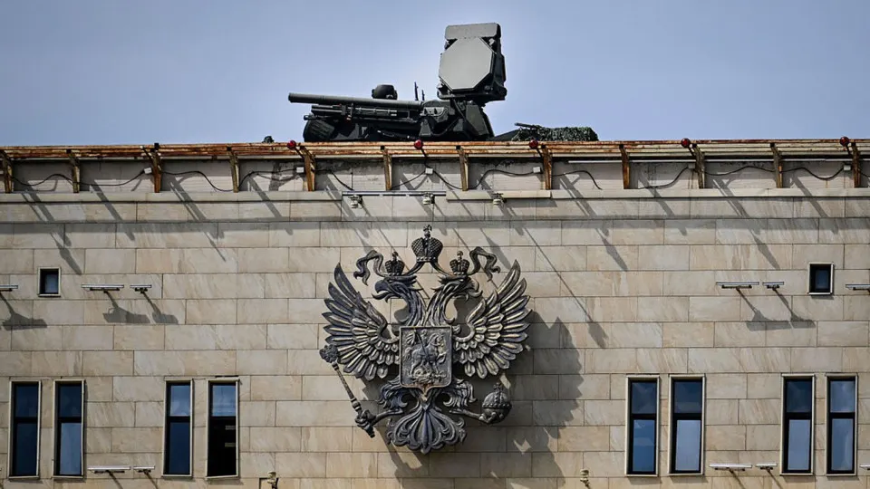 Ради защиты парада к столице переброшены значительные силы противовоздушной обороны, что оставляет энергетические и военные объекты в регионах более открытыми для ударов беспилотников.