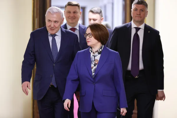 Российские чиновники и банкиры обсуждают три вероятных кандидата на пост главы Центробанка: Максим Орешкин, Пётр Фрадков и Андрей Костин. Срок полномочий Эльвиры Набиуллиной истекает 24 июня 2027 года; окончательное решение остаётся за президентом.
