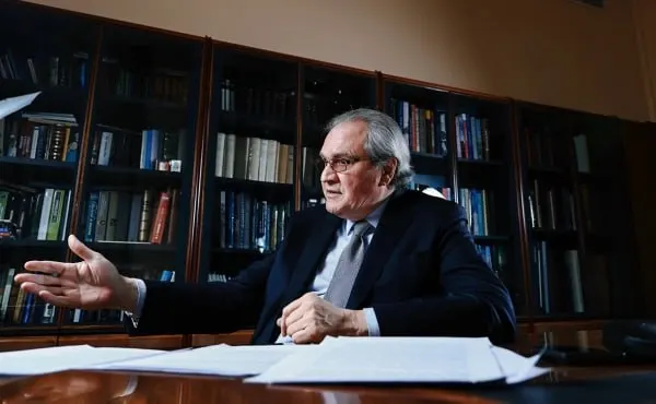 Глава Совета при президенте по правам человека заявил, что признание иностранных вузов «нежелательными» означает ограничение взаимодействия и учебы в них, однако допускается изучение их научных работ; учёным при сомнениях рекомендовано обращаться в ФСБ.