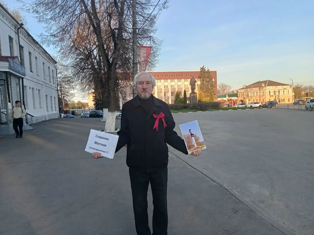 Активиста из Александрова во Владимирской области признали виновным в организации публичного мероприятия без уведомления после одиночного пикета в поддержку местного самоуправления.