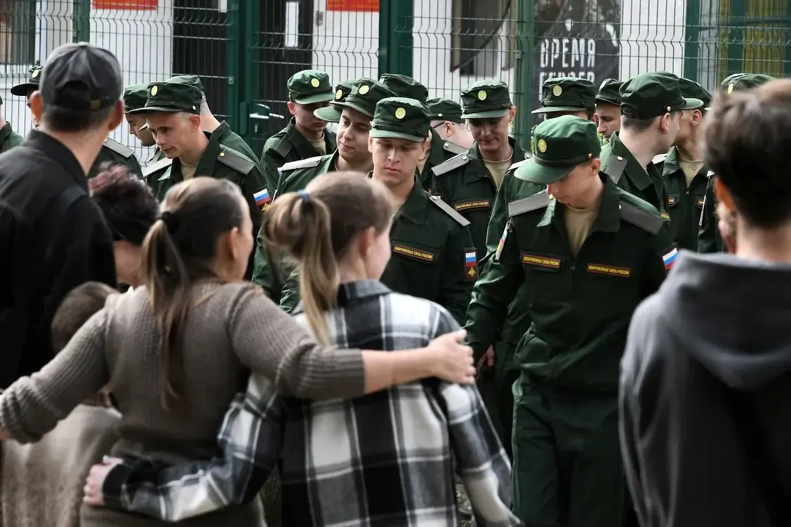 Инициативная группа подала первый иск в Верховный суд: женщины считают, что новые требования о совместном проживании и наличии общего ребёнка лишают их права на социальную помощь.