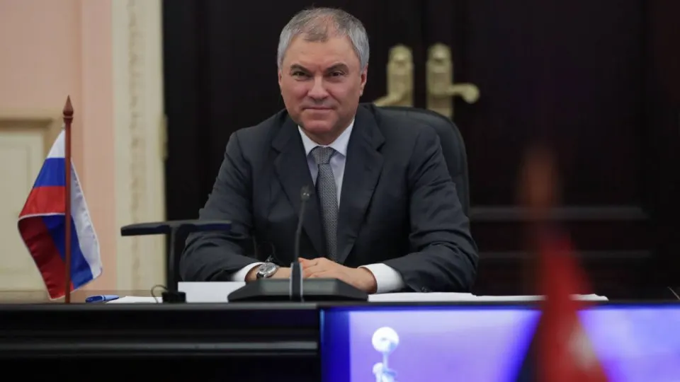 Спикер Госдумы заявил, что удары по гражданским объектам с помощью западного оружия и спутниковых технологий могут привести к применению со стороны России «оружия, которое не оставит следа». Заявление последовало после атаки на Старобельск и последующих ударов по Киеву.