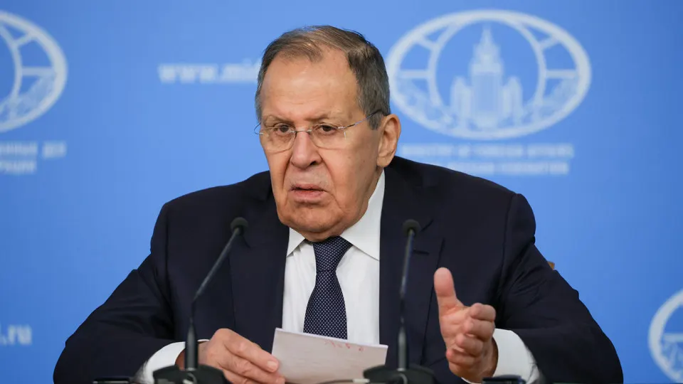 Глава МИД РФ заявил, что европейские страны предъявили России ультиматум — требование немедленного прекращения огня, начала переговоров и компенсации ущерба. По его словам, такие подходы подрывают доверие и несут риски для глобальной безопасности.