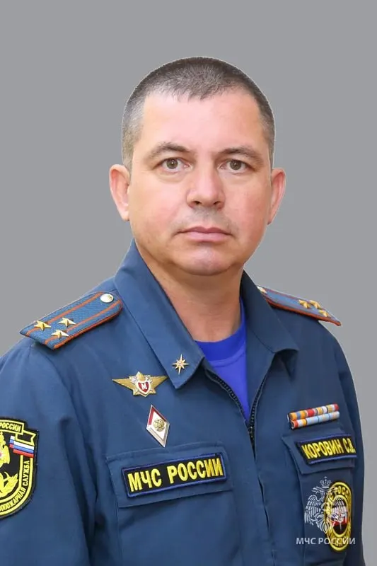 Указ от 3 июня назначил полковника внутренней службы Сергея Коровина руководителем краевого управления МЧС. У него более 25 лет службы, опыт крупных спасательных операций и множество ведомственных наград.