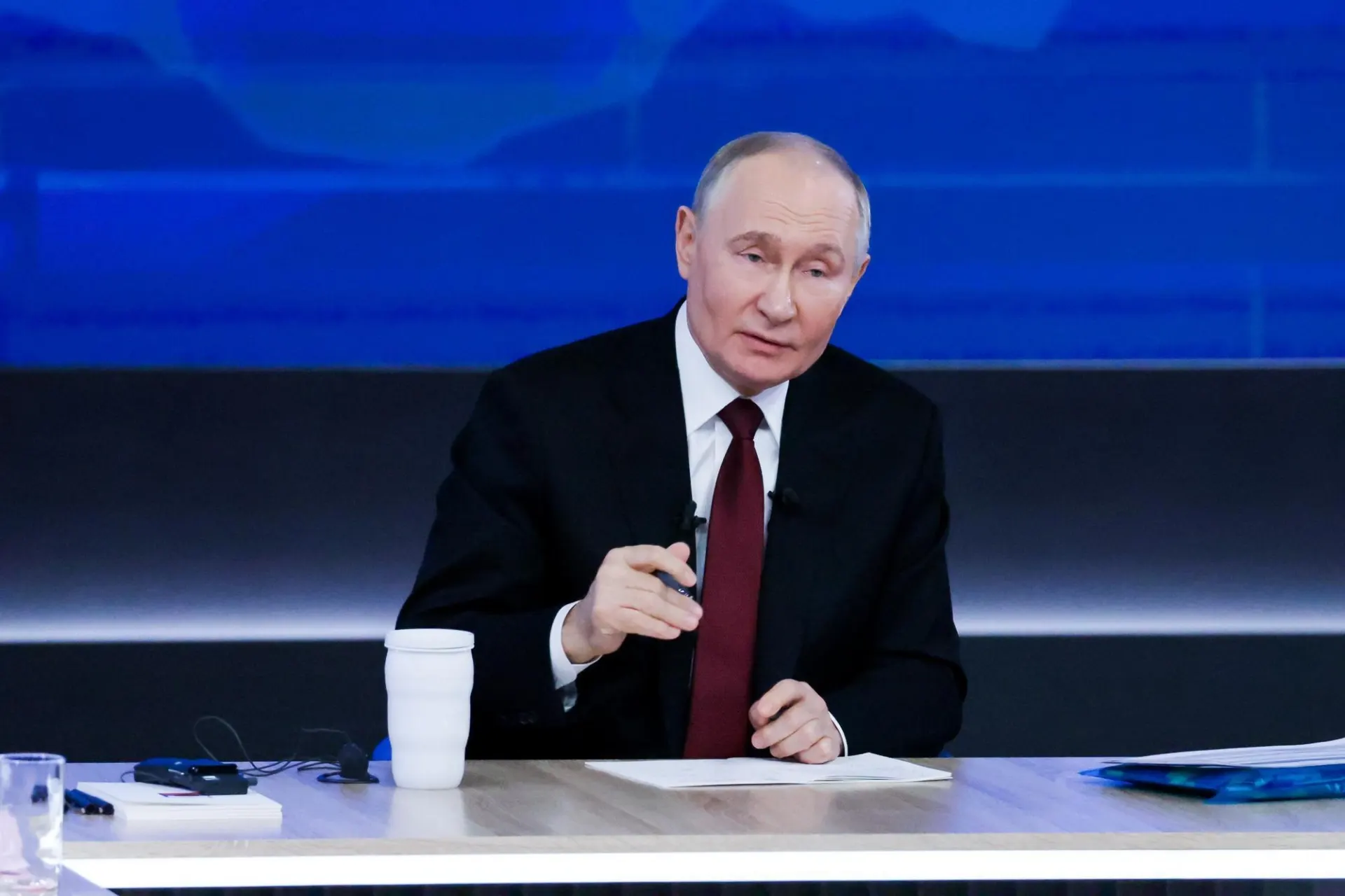 В обращении по случаю Дня медицинского работника президент заявил о планах нарастить кадровый и больничный потенциал и призвал повысить престиж медицинских профессий.