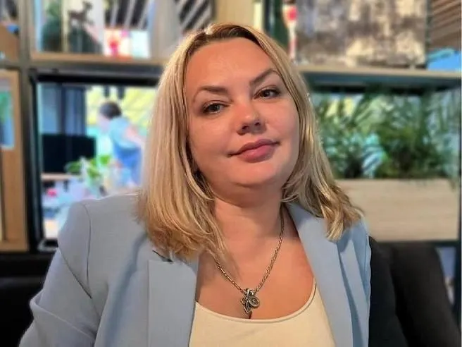 Апелляция по делу о мошенничестве и взятках: фигуранты оспаривают передачу материалов в Краснодарский край, слушание назначено на 22 июля. Анну Елисееву задержали в марте 2025 года; по делу проходят ещё 11 человек.