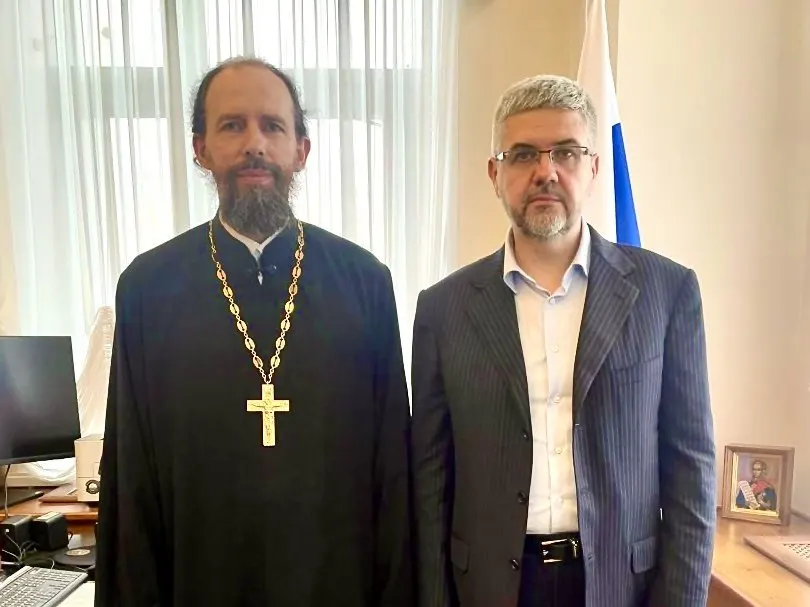 Заместитель министра юстиции Вадим Баланин заявил, что жизнь без официальной регистрации брака подрывает традиционные ценности и рассматривается ведомством как угроза безопасности; минюст готовит изменения в Семейный кодексе.