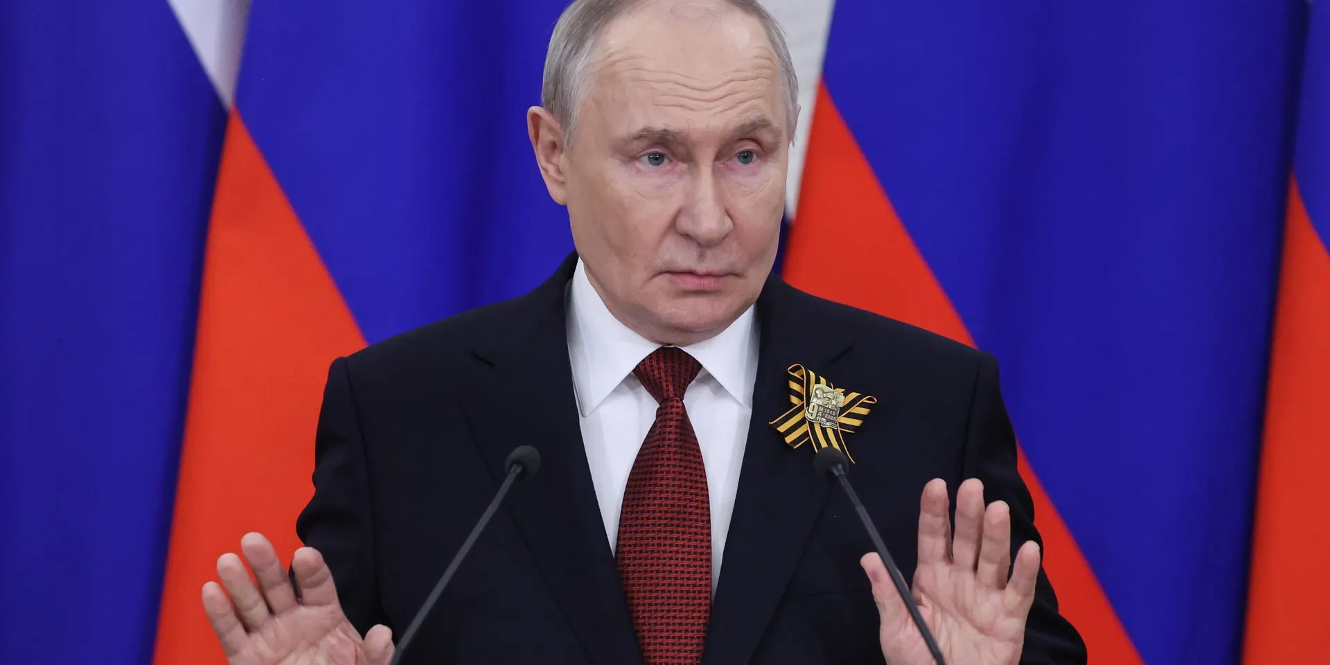 Минфин и Центробанк предупредили, что бюджет не выдержит текущего уровня военных расходов. Президент поручил найти способы экономии в гражданских статьях, чтобы компенсировать наращивание оборонных затрат.