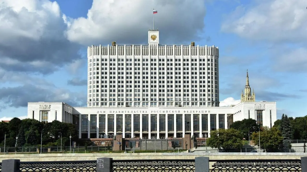 В Госдуму направлен законопроект о полной или частичной компенсации утильсбора для семей с тремя и более детьми. В правительстве выразили несогласие, указав на дополнительные бюджетные расходы и отсутствие источников финансирования.