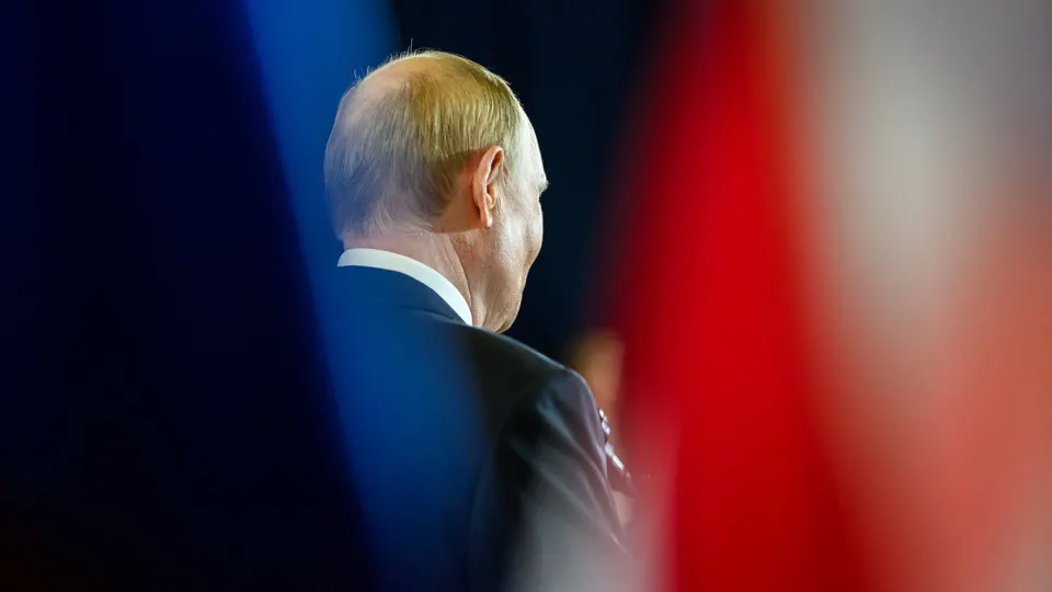 «Открытый» рейтинг доверия к президенту резко упал и перестал регулярно публиковаться; одобрение руководства остаётся значительно выше, но тоже показывает снижение — эксперты связывают это с затянувшейся войной и ухудшением экономической ситуации.