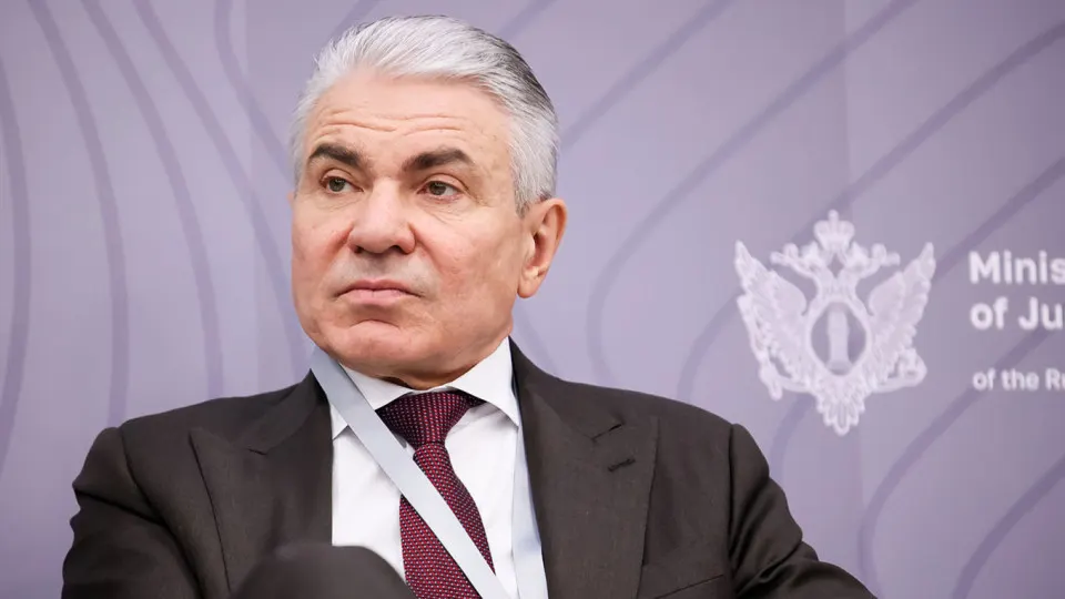 Заместитель министра юстиции заявил о необходимости инструментов в нейросетях, которые не допустят действий, сопоставимых с деятельностью «иных агентов», а также предложил закрепить ответственность за работу фильтров на владельцах моделей.
