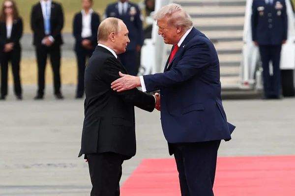 Президент заявил, что Москва готова вести мирные переговоры с Киевом «на базе» договорённостей, достигнутых в Стамбуле весной 2022 года; тогда предлагались отказ от вступления в НАТО и ограничения для вооружённых сил в обмен на гарантии безопасности.