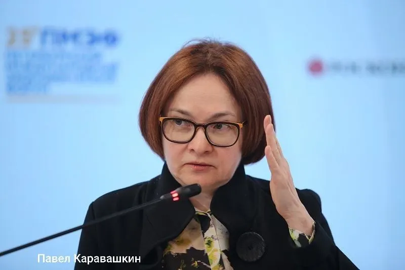 Глава Центробанка посетит похороны своего советника Алексея Можина 4 июня; на макросессии ПМЭФ вместо неё выступят другие ключевые экономические чиновники.