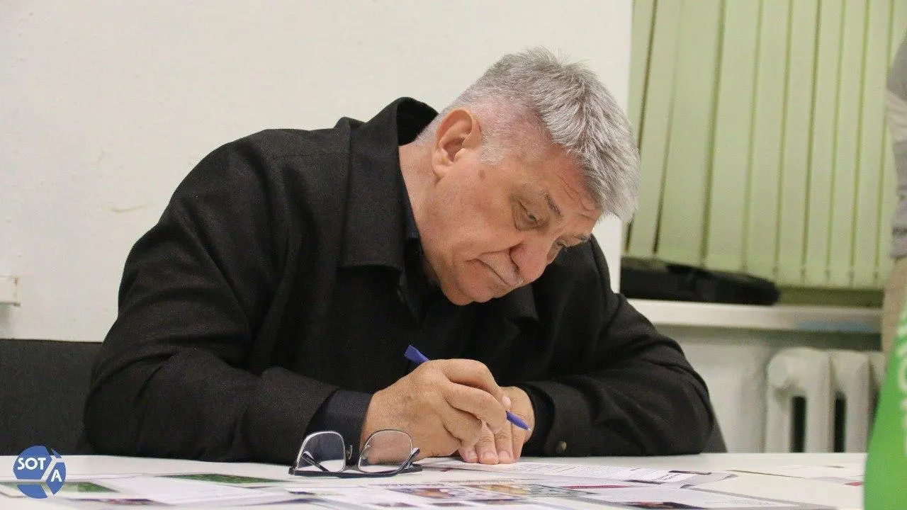 Президент направил режиссеру Александру Сокурову поздравительную телеграмму, отметив его вклад в кинематограф. В то же время в России режиссер фактически подвергается ограничениям: его фильмы не получают прокатных удостоверений, а в январе 2026 года он был исключен из Совета по развитию кинематографии.
