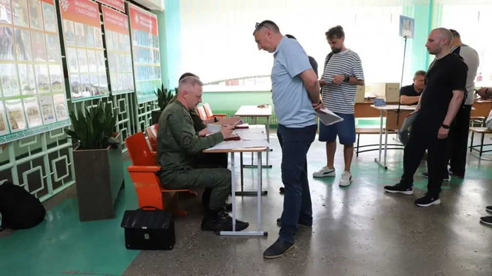 Минобороны объявило о проведении в Гродненской области учений с участием военкоматов (17–26 июня). В ряде районов вызывают запасников для сверки учётных данных на фоне усиления давления на белорусское руководство по участию в эскалации конфликта с Украиной.
