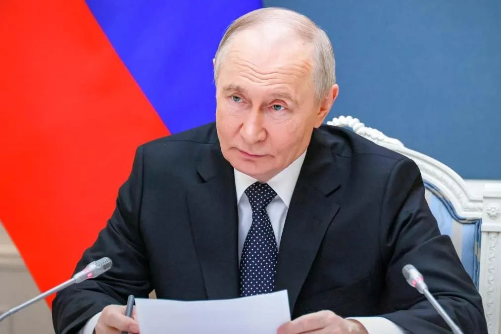 Поправки к указу №95 расширяют механизм: теперь освобождение от выплат распространяется и на банковские депозиты нерезидентов из стран, признанных «недружественными». Указ вступил в силу 1 июня 2026 года.
