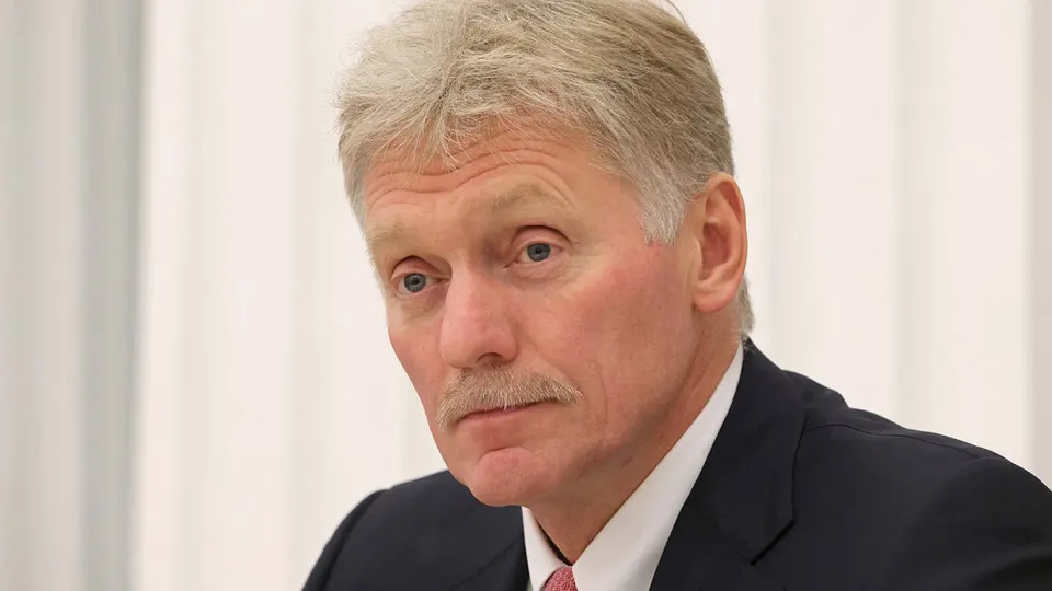 Пресс‑секретарь президента заявил, что операция направлена на предотвращение дальнобойных ударов. Ночью по Петербургу и Ленинградской области нанесена массовая атака беспилотников, есть попадания и крупный пожар на нефтяном терминале.