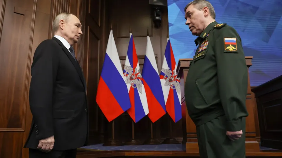В мае российские войска резко увеличили количество штурмовых атак на украинские позиции — до примерно 7 тысяч операций в месяц. При этом армия второй месяц подряд теряет территорию, а темпы потерь заметно выросли.