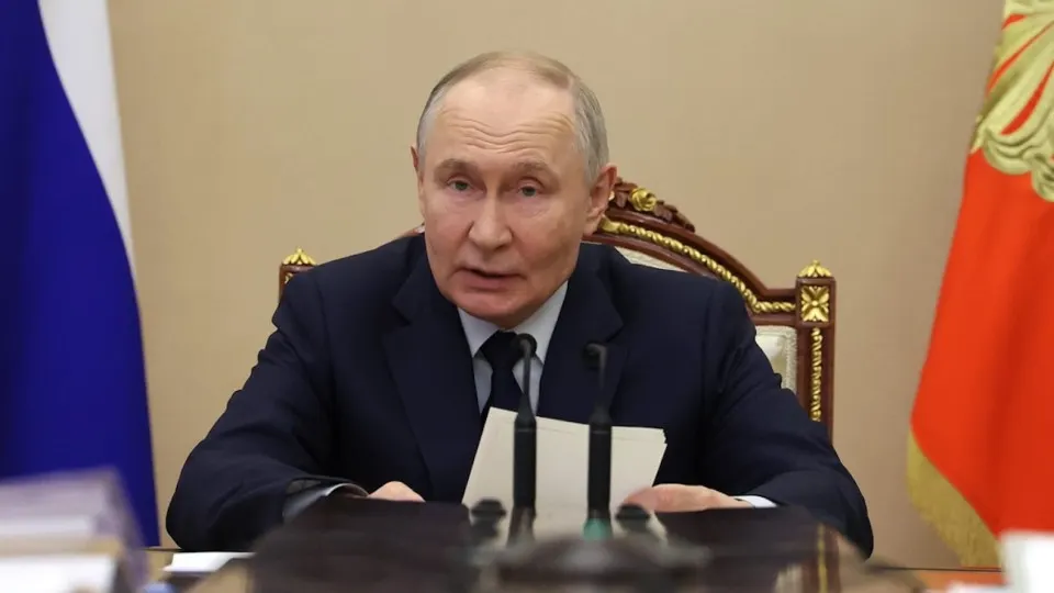 Президент заявил, что снижение инвестиций объясняется сдержанностью из‑за макроэкономических мер, а ситуация в целом находится под контролем. Между тем объем вложений рухнул рекордно — спад усилился в первом квартале, крупнейшие компании сократили инвестиции.