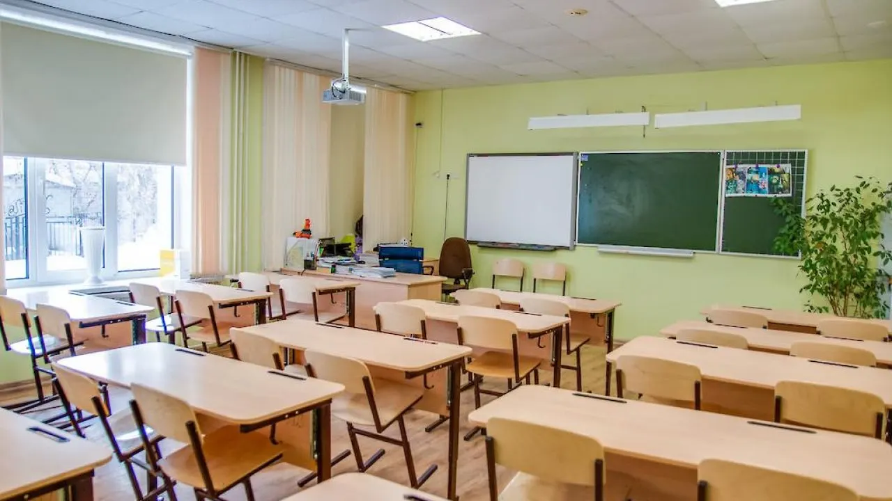 Программа начнёт действовать с 1 сентября. Решение принято по итогам рабочей встречи главы ведомства с представителями ОАЭ; обсуждались также переводы и передача книг. Ранее сообщали о планах ввести арабский в ЕГЭ как предмет по выбору.