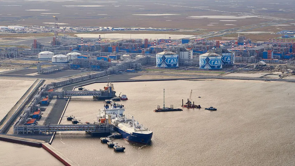 Несмотря на план отказа от российского газа, в первом полугодии Европы рекордно увеличила закупки сжиженного газа с проекта «Ямал»: компании ускорили поставки по действующим контрактам перед введением новых ограничений.