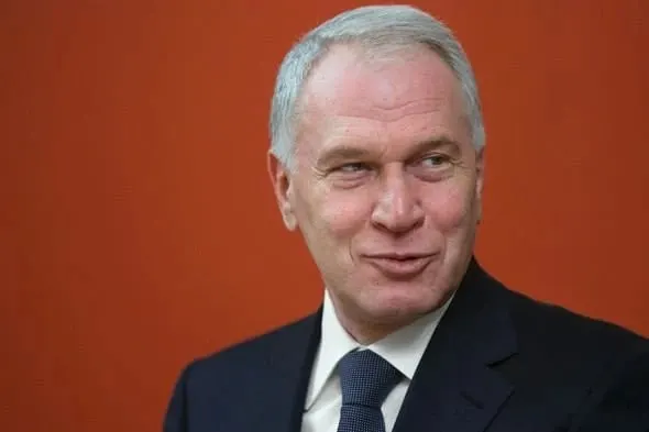 Юрий Ковальчук получил орден III степени за вклад в социальные проекты, сохранение культурного наследия и благотворительную деятельность. Его состояние оценивают примерно в $2 млрд.