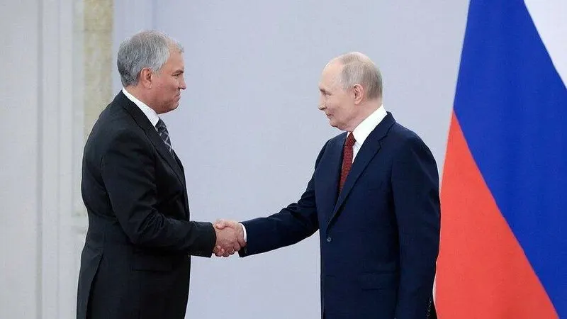 После награждения орденом «За доблестный труд» спикер Госдумы подчеркнул 25‑летие закона о политических партиях, назвал партийную систему конкурентной и отметил высокий процент единых решений в думе.