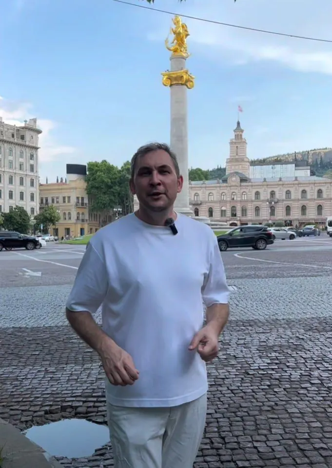 Николая Левшица, автора популярного русскоязычного блога о Грузии, включили в официальный реестр. У блогера более 115 тыс. подписчиков в Telegram; он освещал тбилисские протесты 2025 года. Сам Левшиц пока не комментировал ситуацию.