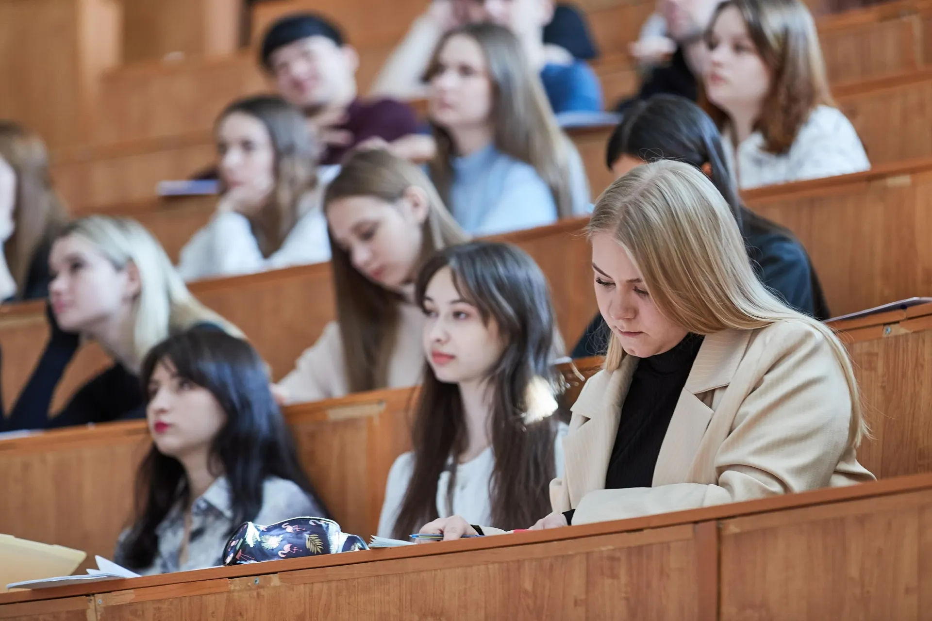 По новым правилам студентов по целевым договорам могут отчислить в любой момент; финансовые санкции теперь оформляются как требования о компенсации затрат.