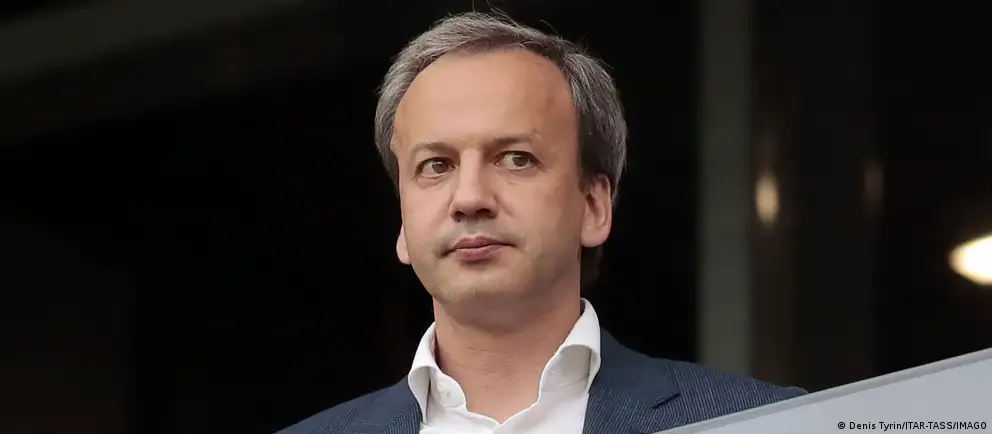 Аркадий Дворкович объявил о намерении оспорить в суде своё внесение в санкционный список ЕС и временно сложил полномочия президента Международной шахматной федерации до окончания судебного процесса.